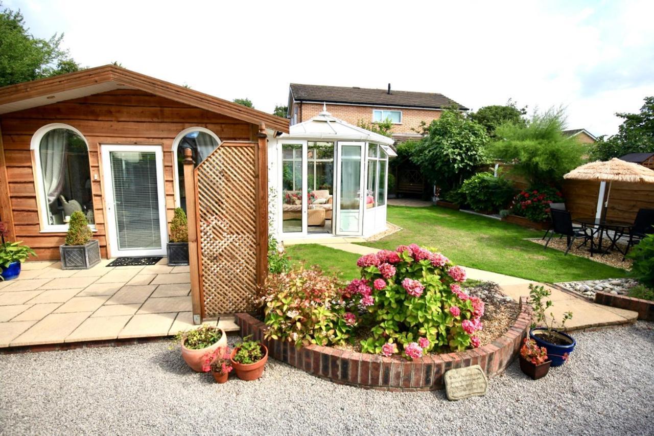Bed and breakfast Formby Pinewood Studio Extérieur photo