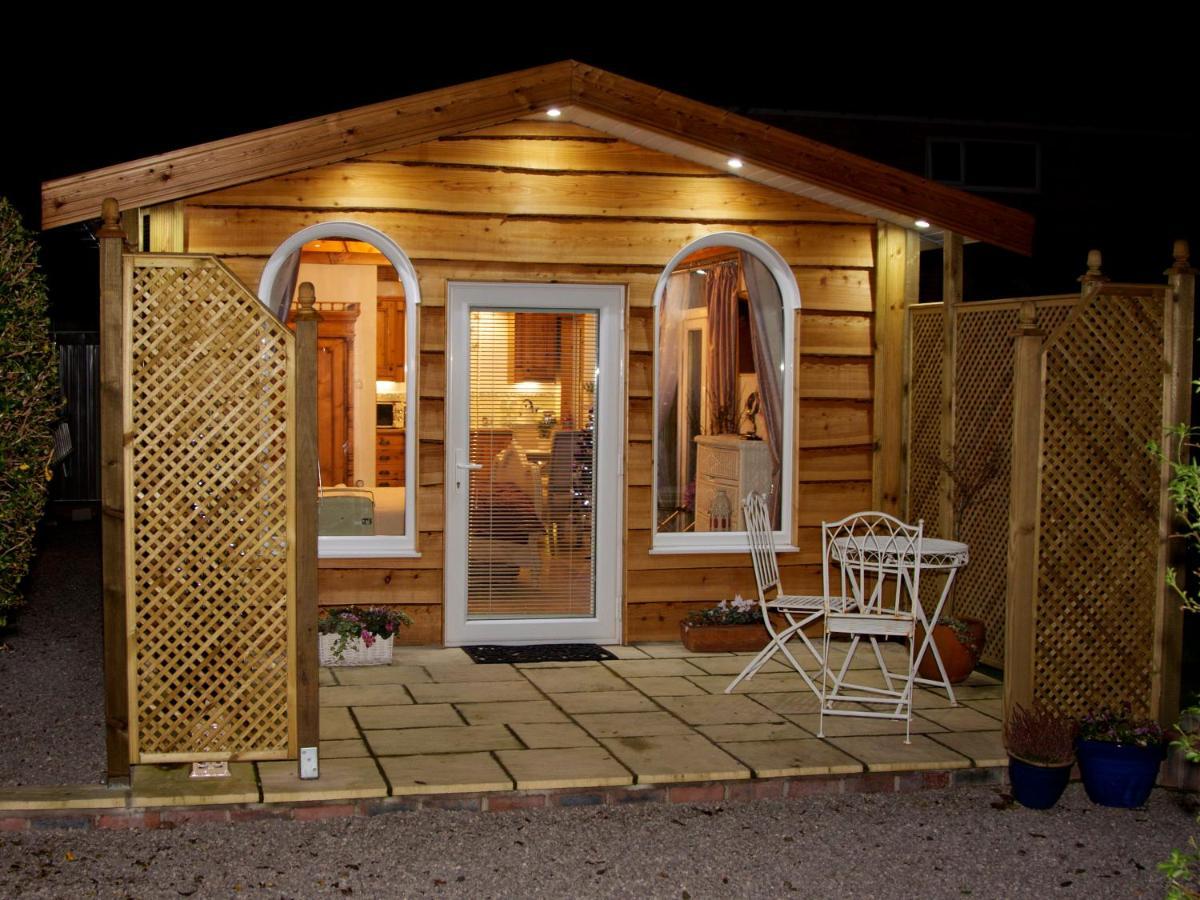 Bed and breakfast Formby Pinewood Studio Extérieur photo