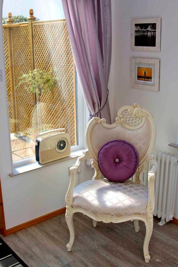 Bed and breakfast Formby Pinewood Studio Extérieur photo