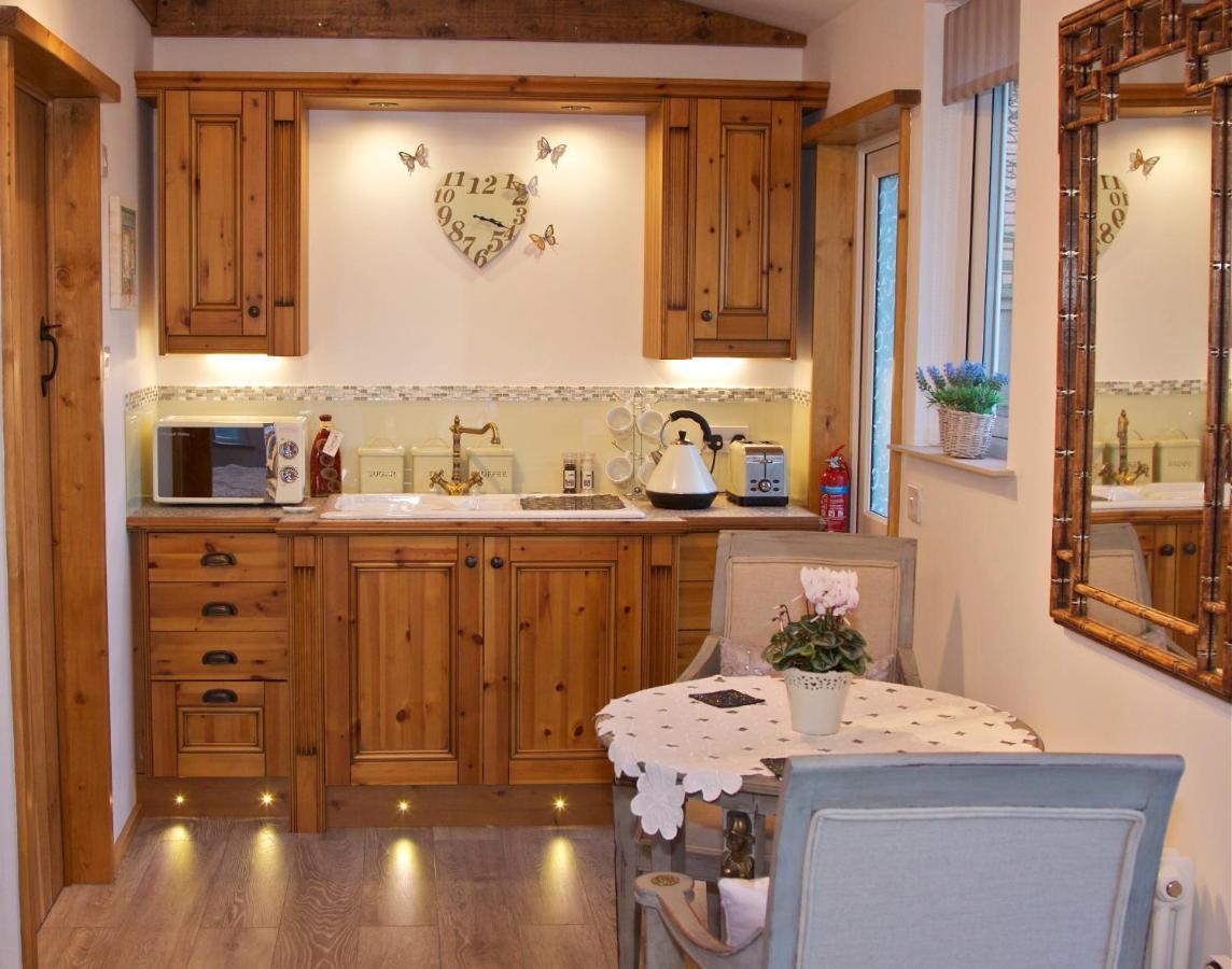 Bed and breakfast Formby Pinewood Studio Extérieur photo